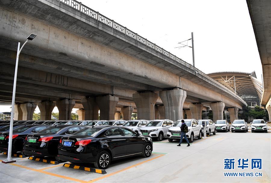 (關注春運)(5)高鐵 共享汽車:打通客運服務“最后一公里”