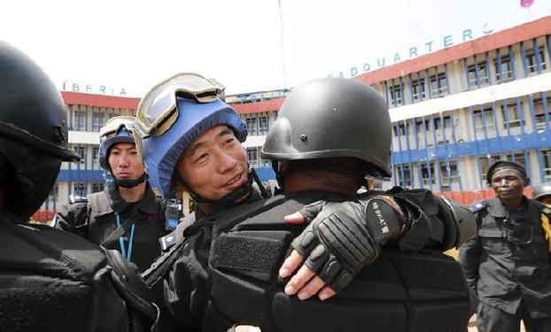 （XHDW）（2）中國駐利比里亞維和警察防暴隊圓滿結(jié)束武裝巡邏勤務(wù)