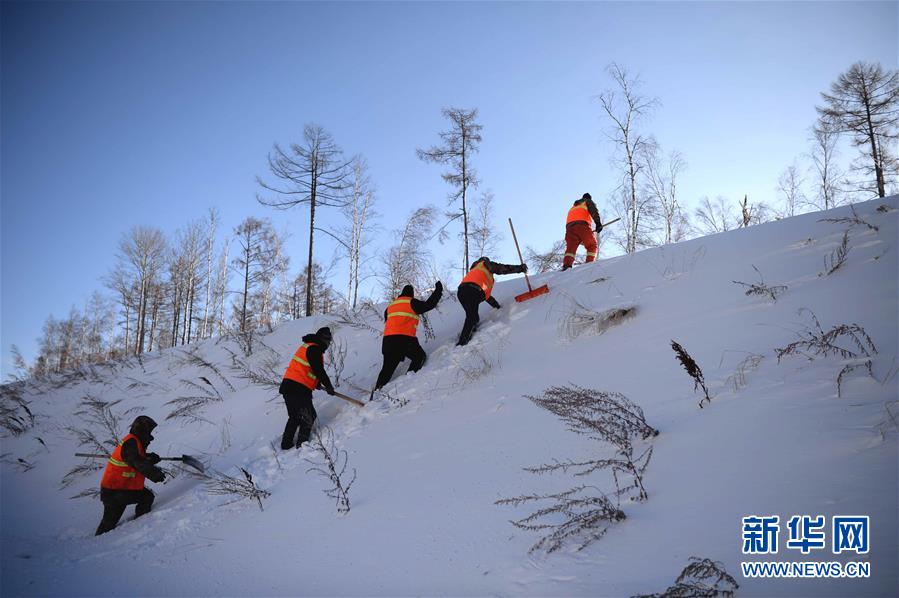 (走基層 聽民聲·圖文互動)(2)零下40多攝氏度的空氣是什么味道?——訪中國“北極”養路工