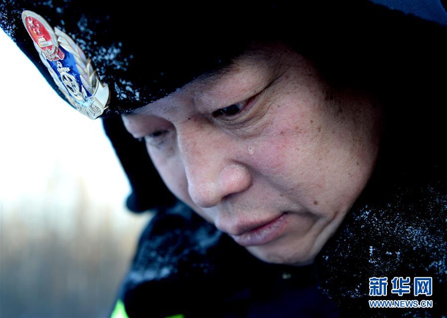 (走基層 聽民聲·圖文互動)(6)零下40多攝氏度的空氣是什么味道?——訪中國“北極”養路工