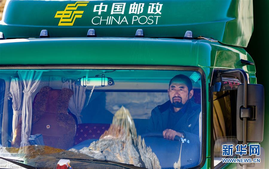 (新華全媒頭條·圖文互動)(6)川藏線上流動的“航標”——記雪線郵路藏族駕駛員其美多吉