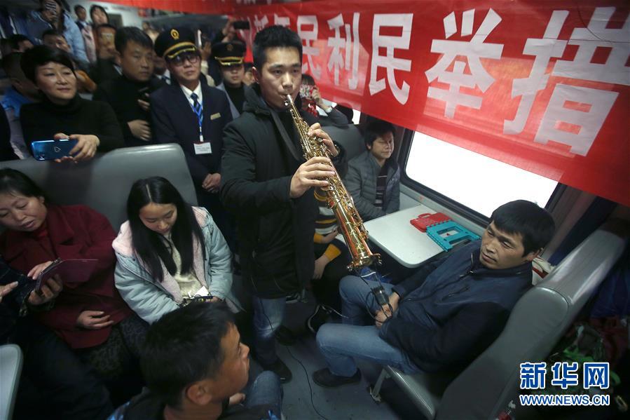 (社會(huì))(3)農(nóng)民工專列 溫暖回家路