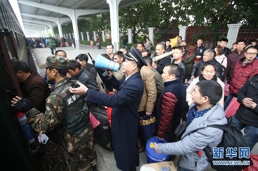 (社會(huì))(4)農(nóng)民工專列 溫暖回家路
