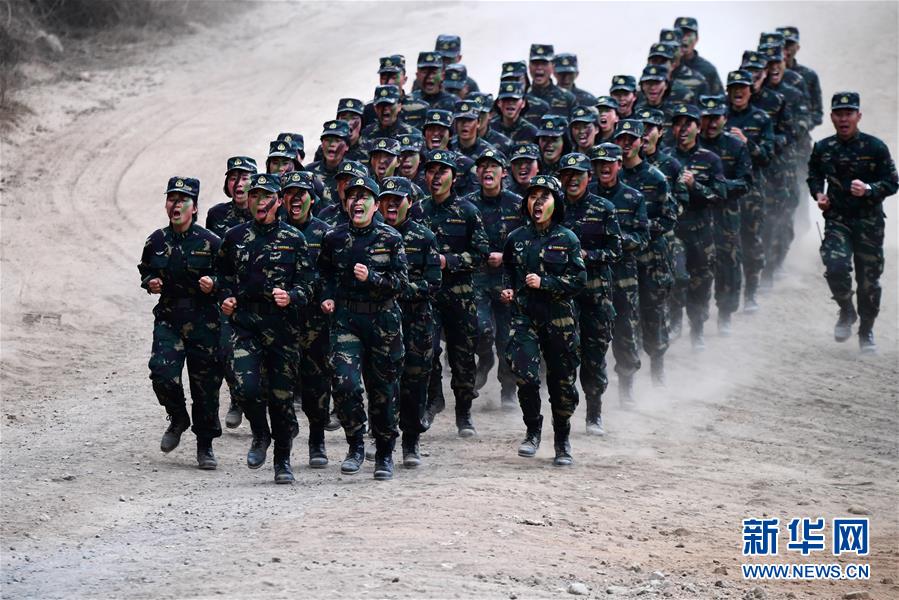 （圖文互動）（1）陽光下演繹別樣芳華——陸軍第75集團軍某特戰旅大學生女兵群體學習踐行黨的創新理論記事
