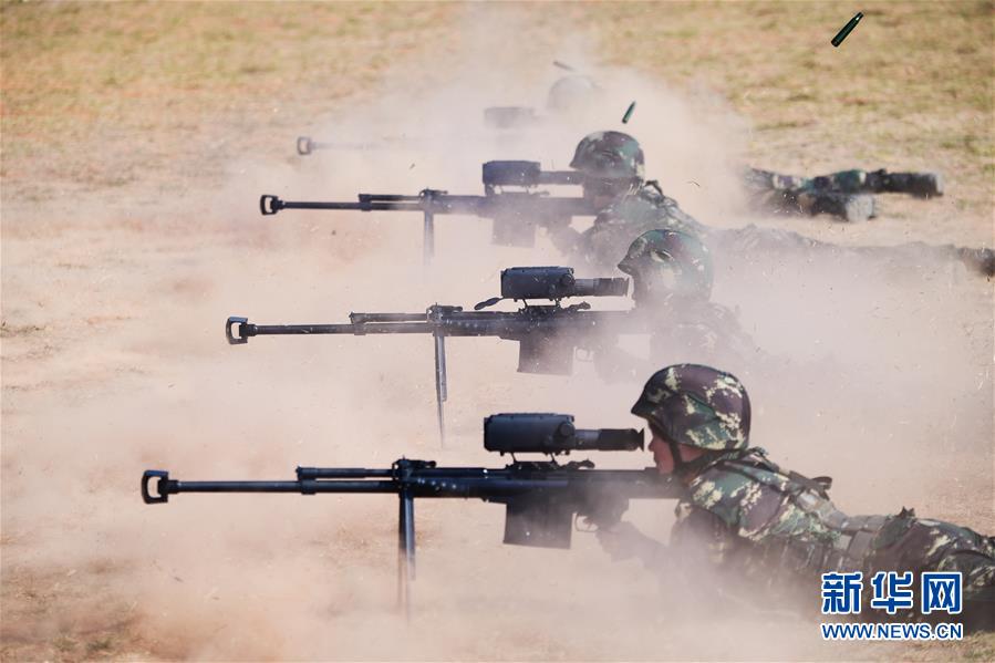 (圖文互動)(3)陽光下演繹別樣芳華——陸軍第75集團軍某特戰旅大學生女兵群體學習踐行黨的創新理論記事