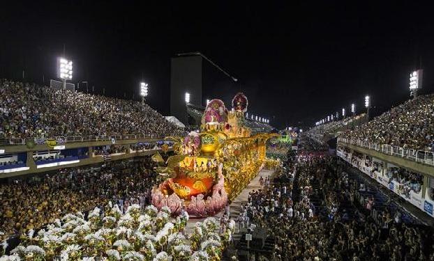（國際）（1）里約熱內盧：特級組桑巴舞校花車巡游表演落幕