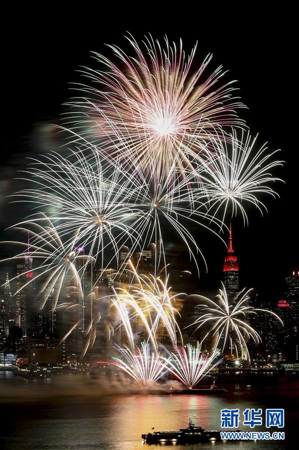 （國際）（3）紐約燃放焰火慶祝中國春節