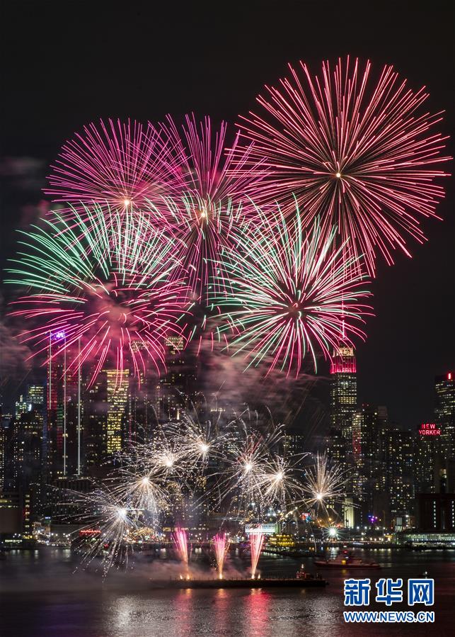 （國際）（13）紐約燃放焰火慶祝中國春節
