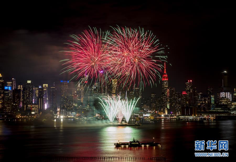 （國際）（14）紐約燃放焰火慶祝中國春節