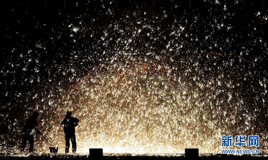 （新春走基層）（3）“鐵花火雨”慶新春