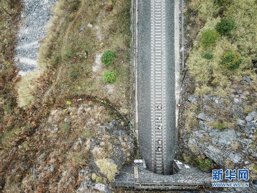 (新春走基層)(2)山區(qū)鐵路人的小站情懷