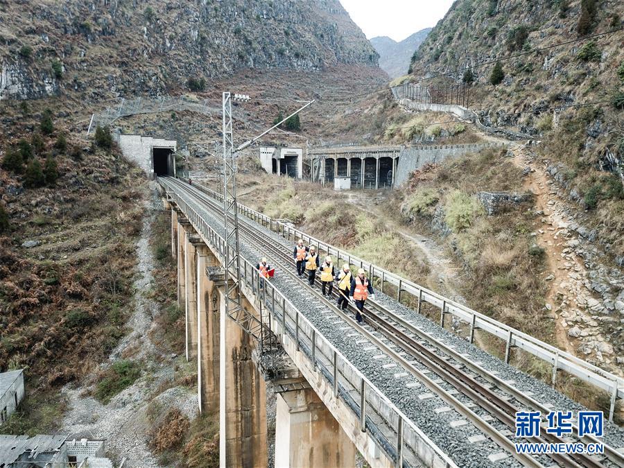 (新春走基層)(6)山區(qū)鐵路人的小站情懷