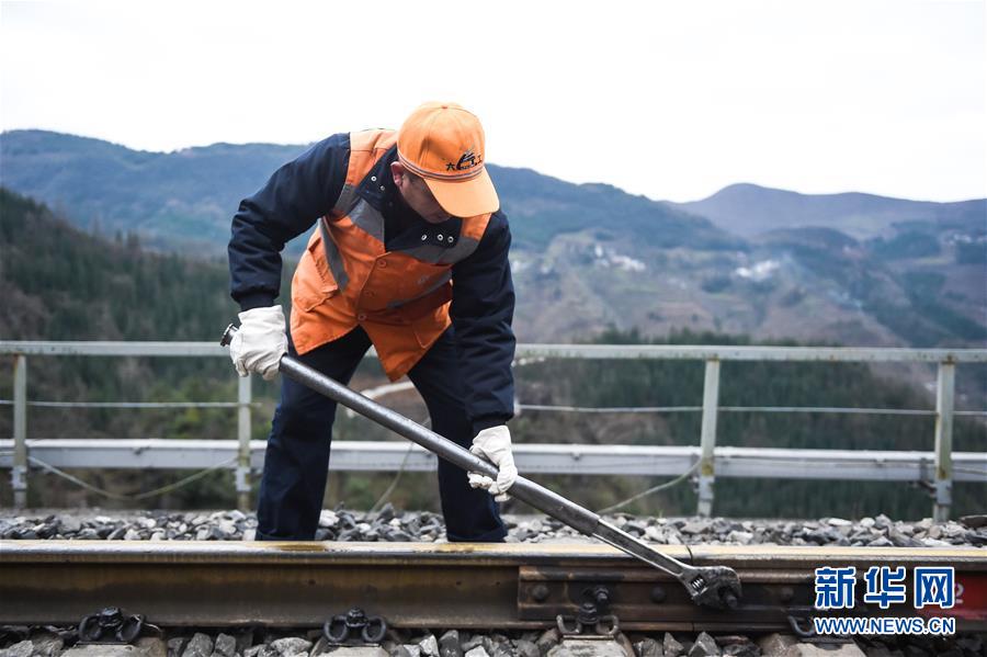 (新春走基層)(10)山區(qū)鐵路人的小站情懷