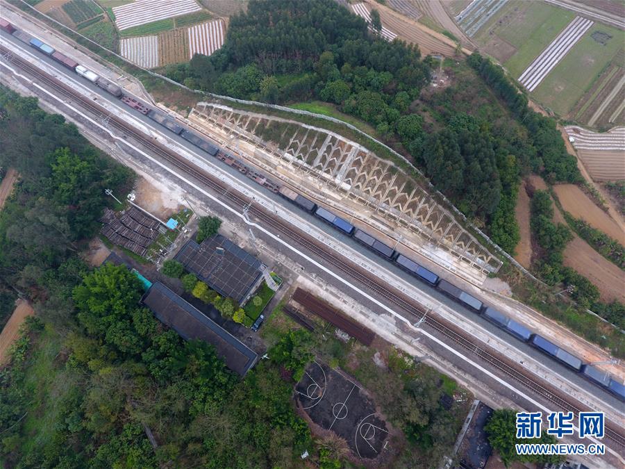 (圖片故事)(3)鐵路民警與一座小站的不了情