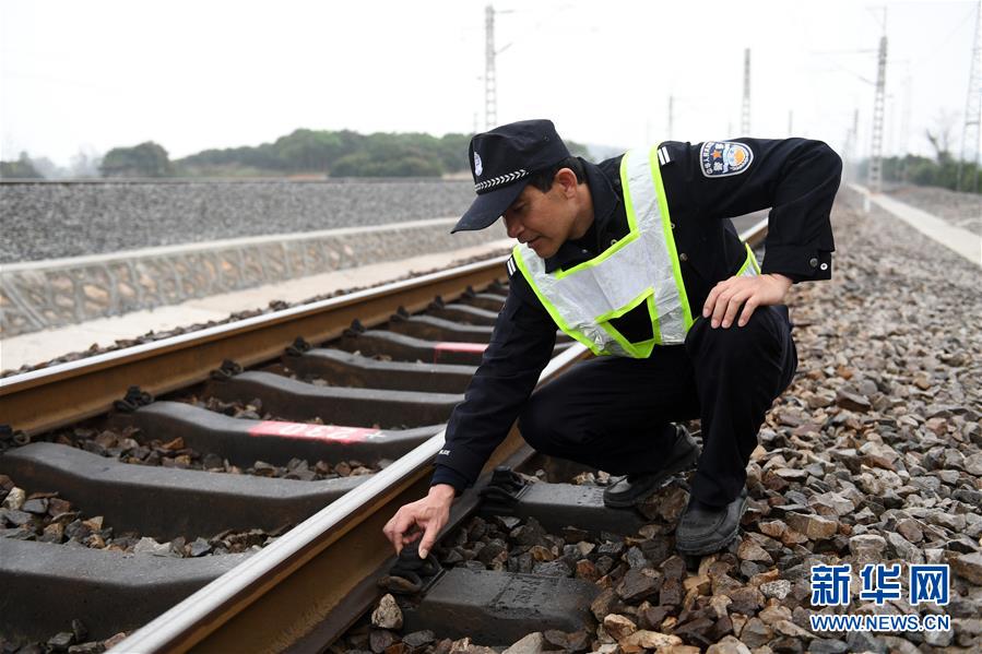 (圖片故事)(4)鐵路民警與一座小站的不了情