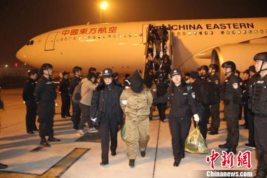 長春警方破獲特大電信詐騙案17嫌犯被從菲律賓押回