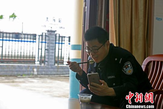 鐵路民警崗位上的新春佳節：默默守護旅客回家的路