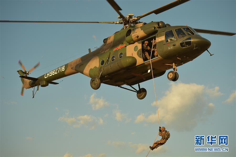 （圖文互動）（1）陸軍第75集團軍：多崗鍛煉打造空地一體全能飛行員