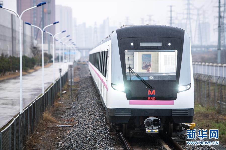 (新時(shí)代奮斗者)(2)武漢:地鐵女司機(jī)的軌道青春