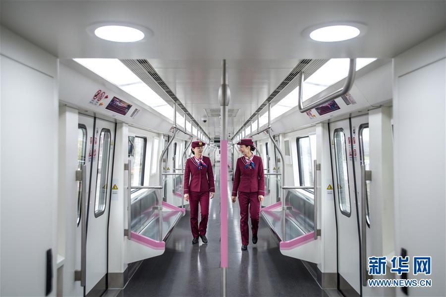 (新時(shí)代奮斗者)(4)武漢:地鐵女司機(jī)的軌道青春