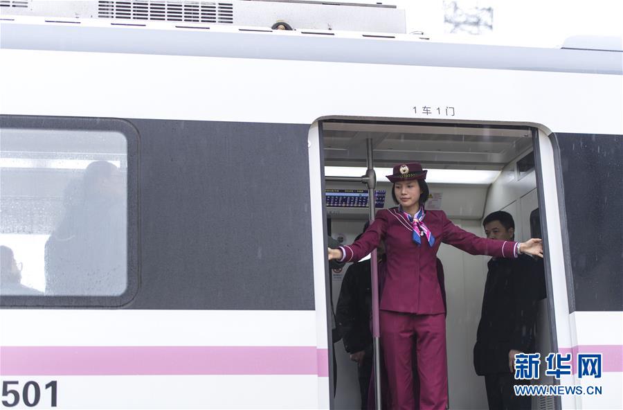 (新時(shí)代奮斗者)(5)武漢:地鐵女司機(jī)的軌道青春