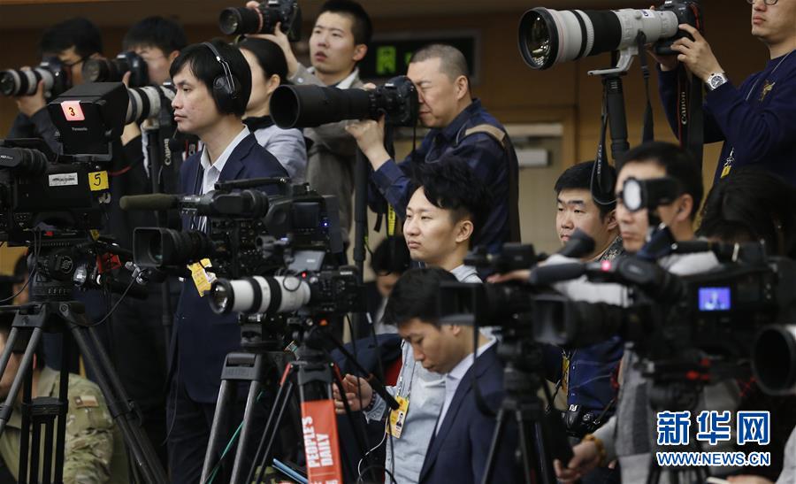 （兩會·XHDW）（8）中國人民銀行行長周小川等就“金融改革與發展”答記者問