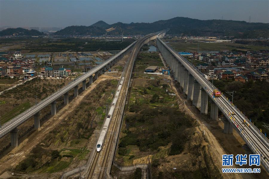 (經濟)(2)杭黃鐵路鋪軌全線貫通
