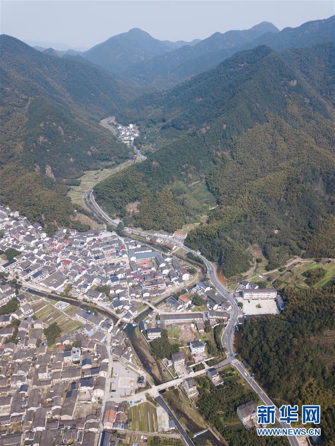 (新時代新氣象新作為)(7)“四好農村路”推動“美麗鄉村”建設