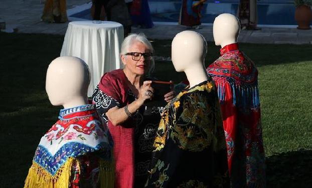 （國際）中國駐希臘大使館向希方捐贈戲劇服飾