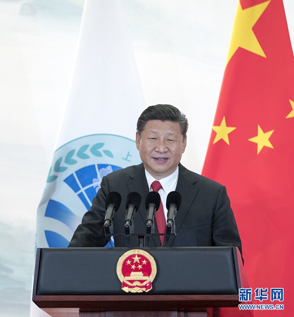 　　6月9日，國(guó)家主席習(xí)近平在青島國(guó)際會(huì)議中心舉行宴會(huì)，歡迎出席上海合作組織青島峰會(huì)的外方領(lǐng)導(dǎo)人。這是習(xí)近平發(fā)表致辭。 新華社記者謝環(huán)馳攝