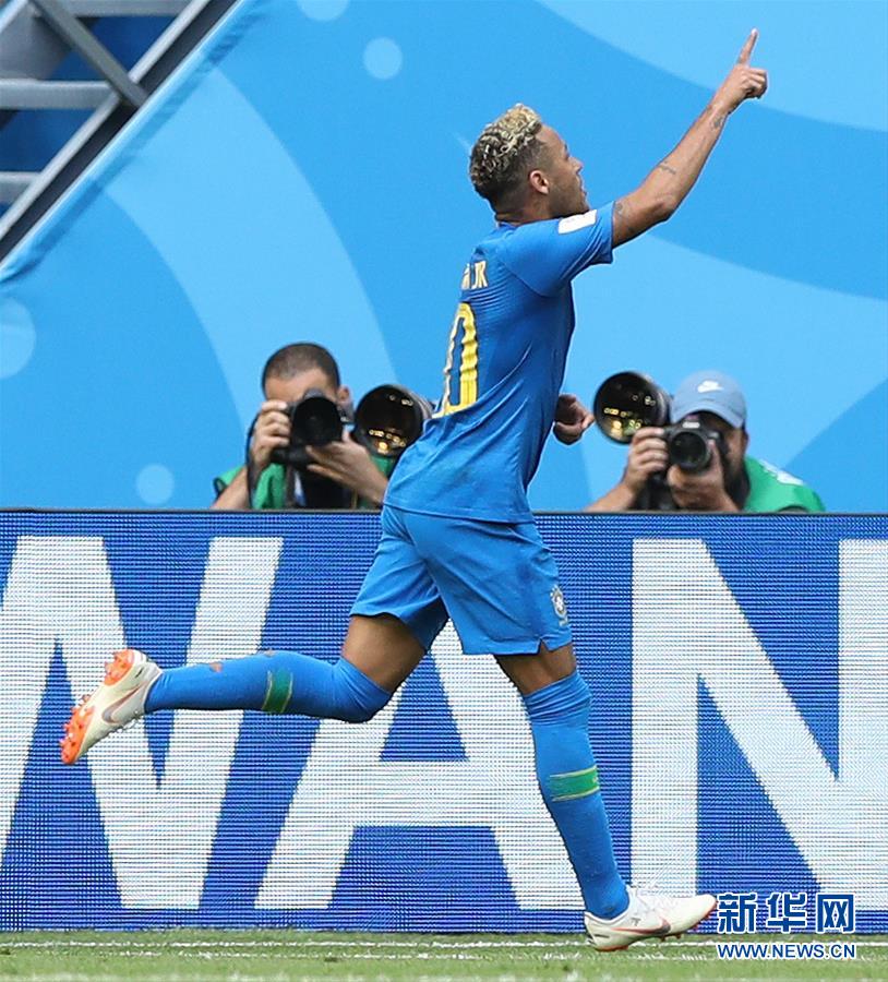 (世界杯·星光閃耀)(2)足球——E組:巴西隊內馬爾鎖定勝局