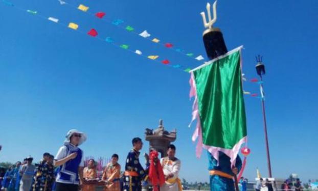 內(nèi)蒙古舉行呼和敖包祭典·朵日納成吉思汗祭典