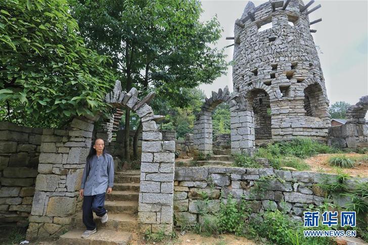 （文化）（1）79歲老人打造“魔幻城堡”