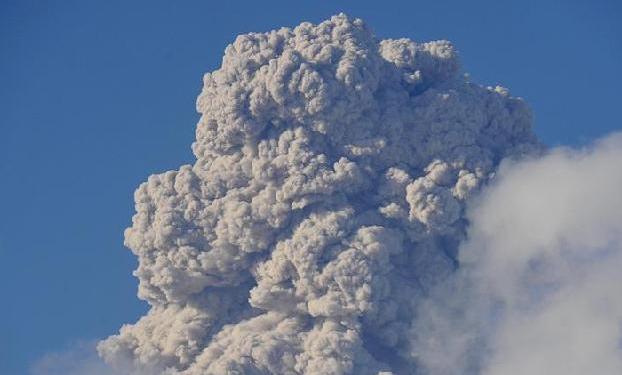 （國際）（1）印尼阿貢火山持續(xù)噴發(fā)