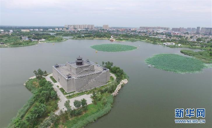 （環(huán)境）（3）廢棄污水坑塘變身“城市綠肺”