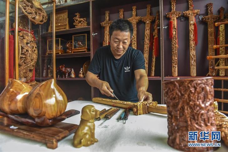 （經濟）（2）河北深州：廢棄桃木變身工藝品