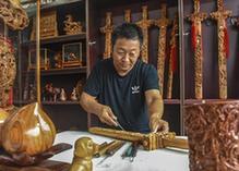 （經濟）（2）河北深州：廢棄桃木變身工藝品