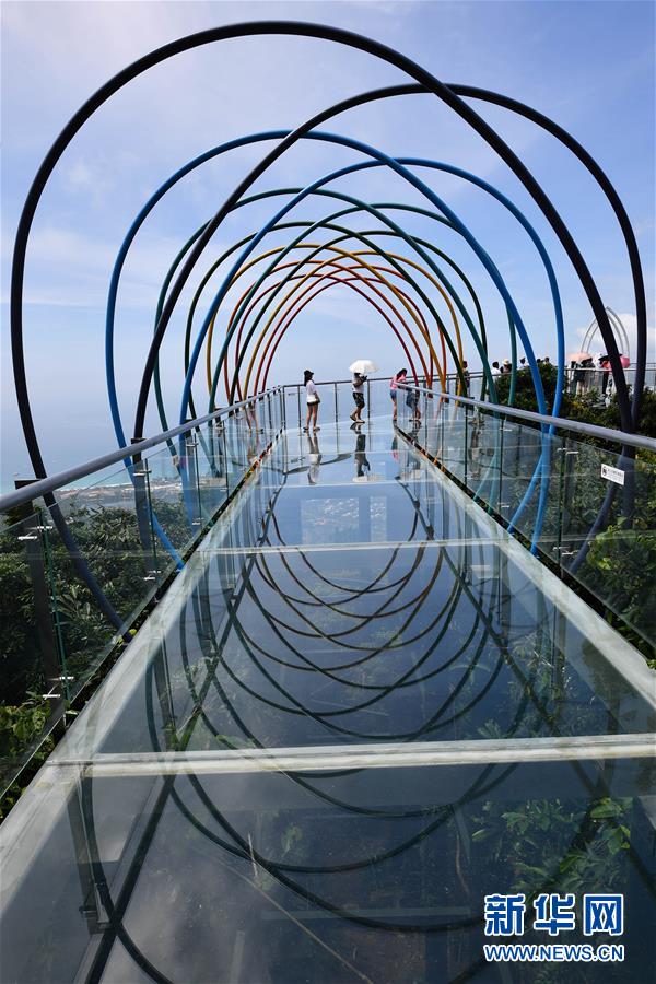 (社會)(2)三亞海景玻璃棧道迎客