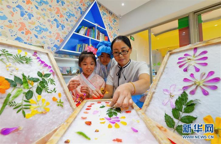 （社會(huì)）（1）體驗(yàn)古法造紙 感受傳統(tǒng)魅力