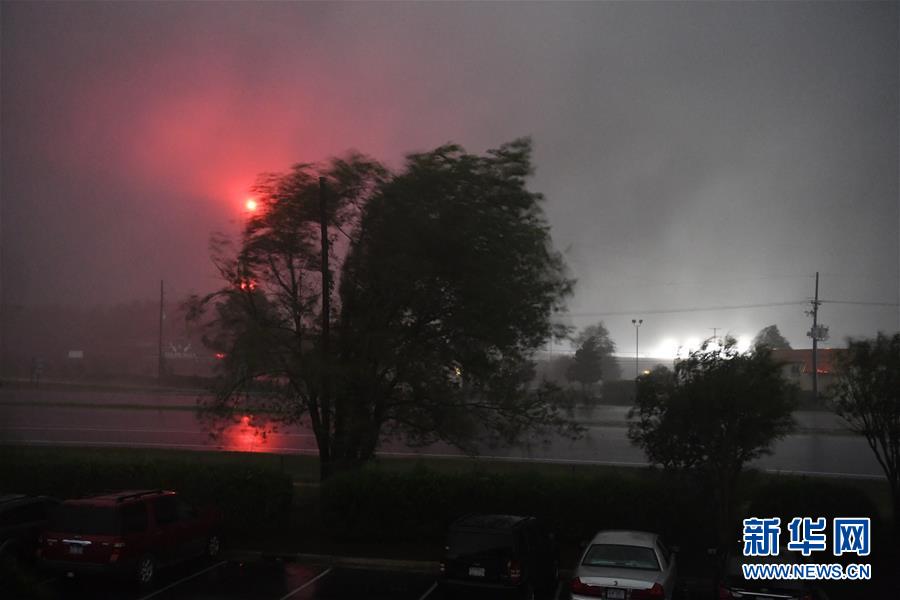 (國際)(7)颶風“弗洛倫斯”帶來強烈暴風雨