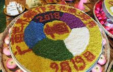 （新華網(wǎng)）（1）云南廣南：旅游節(jié)上的美食