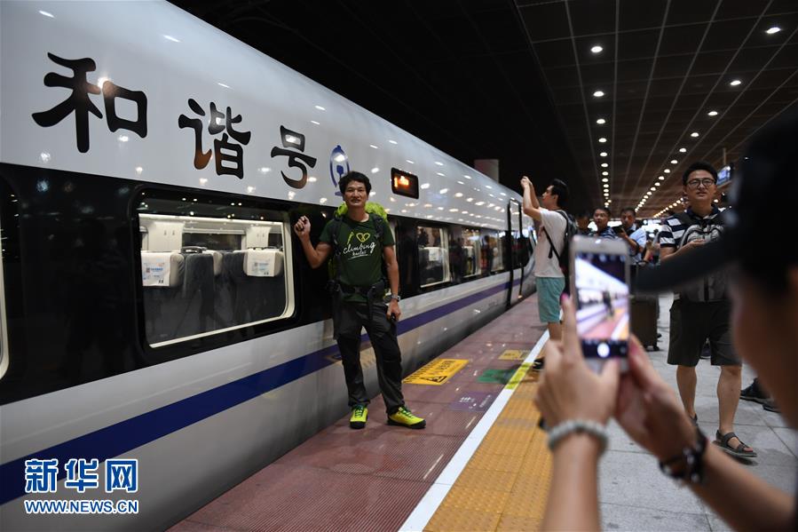 （社會）（2）香港段投入運營 廣深港高鐵全線開通運營