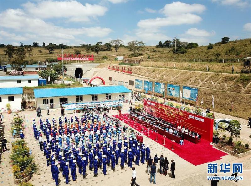 （國(guó)際·圖文互動(dòng)）（3）中企承建東非最長(zhǎng)鐵路隧道在肯尼亞貫通