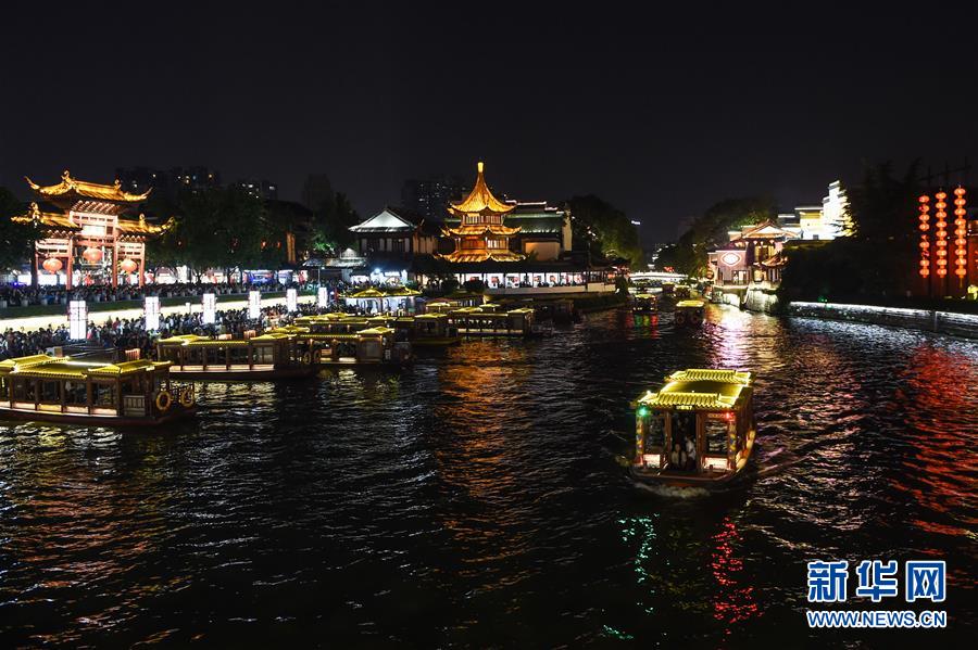 （社會）（1）江蘇南京：夜游夫子廟