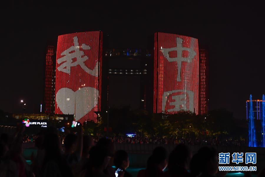 (社會)(5)浙江杭州:“我愛你中國”主題燈光秀璀璨亮相
