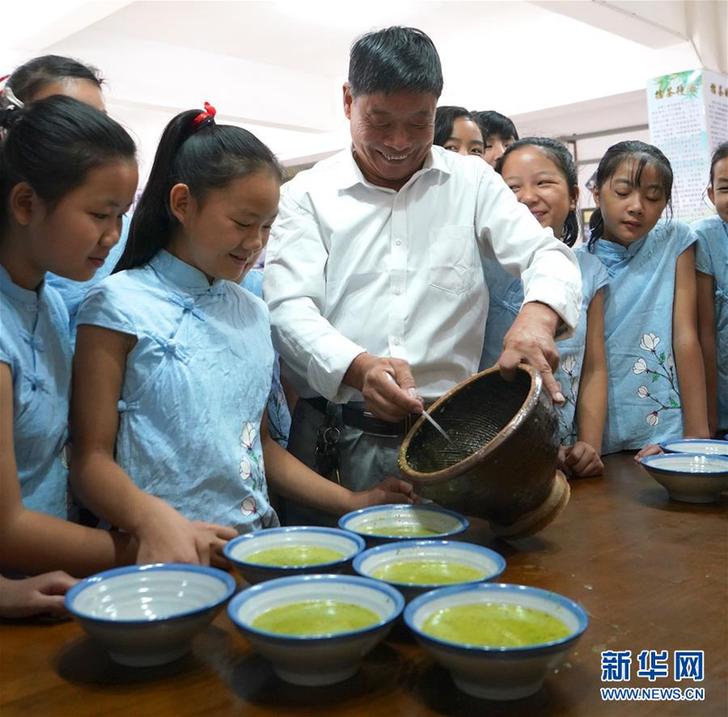 (教育)(3)江西全南:“非遺”擂茶進校園