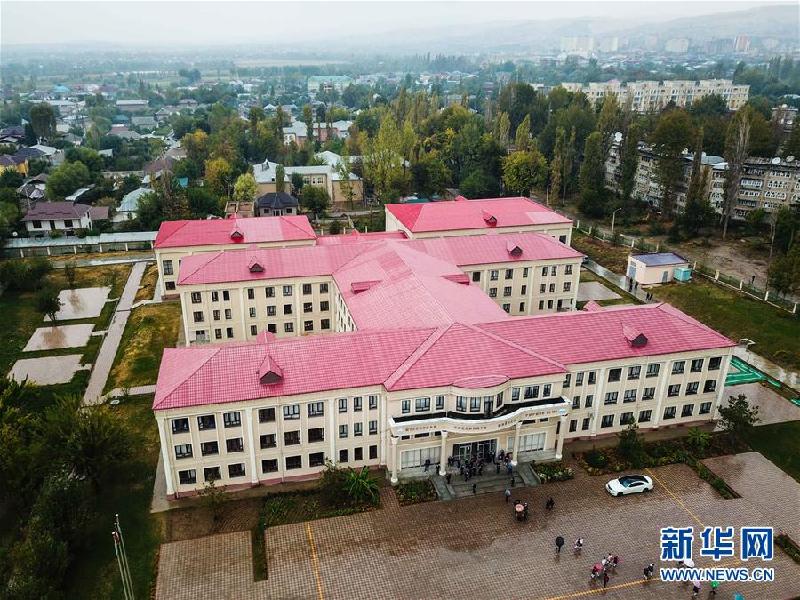 （國際）（7）特變電工杜尚別中塔友誼學?！派袆e101學校