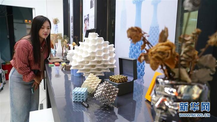 （社會(huì)）（5）江西景德鎮(zhèn)：3D打印讓制作陶瓷更輕松