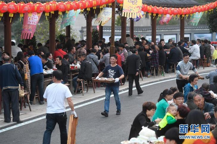 （社會）（2）浙江桐廬：畬族“長桌宴” 款待四方客