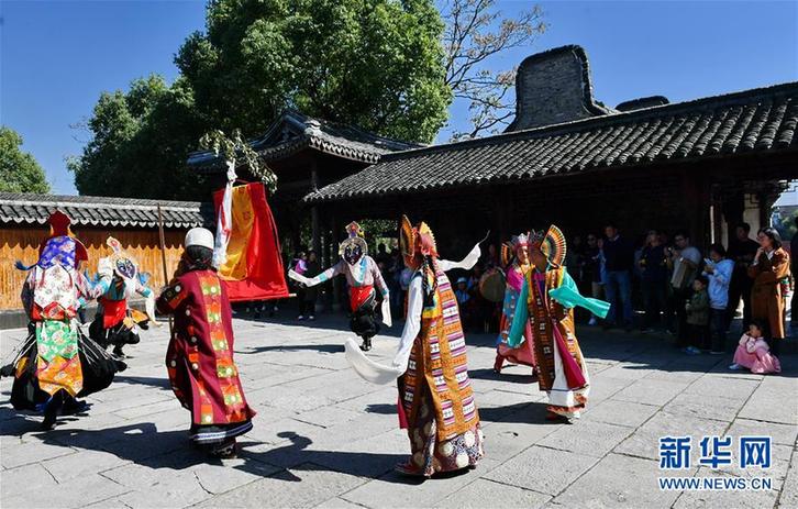 （圖文互動）（3）一鼓一鈸十八人 珠峰藏戲沉浸水鄉(xiāng)烏鎮(zhèn)